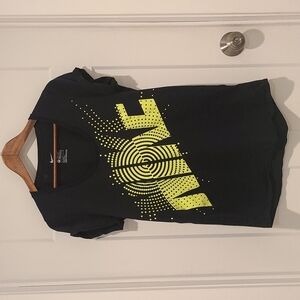 Nike Black and Green Target Graphic Short Sleeve Top Size Large